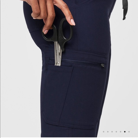 2 pairs of Figs Yola Skinny Scrub Pants in Navy size XSP - Picture 5 of 8